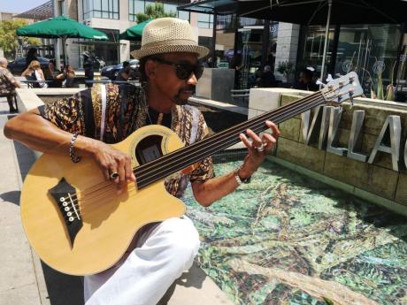 Bass profil - Alphonso Johnson